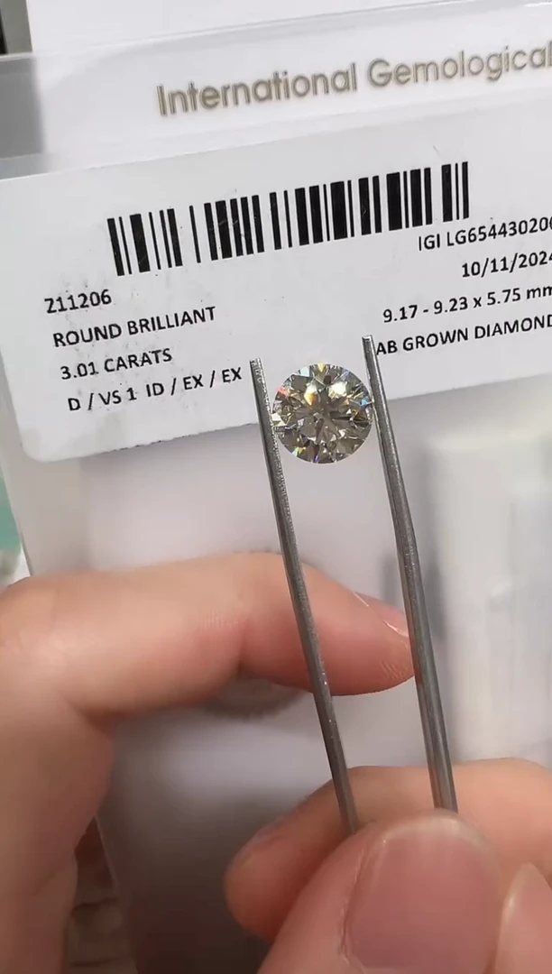 【闪购商品】实验室培育钻石未镶嵌@ 3.01ct 先鉴赏，再定制！