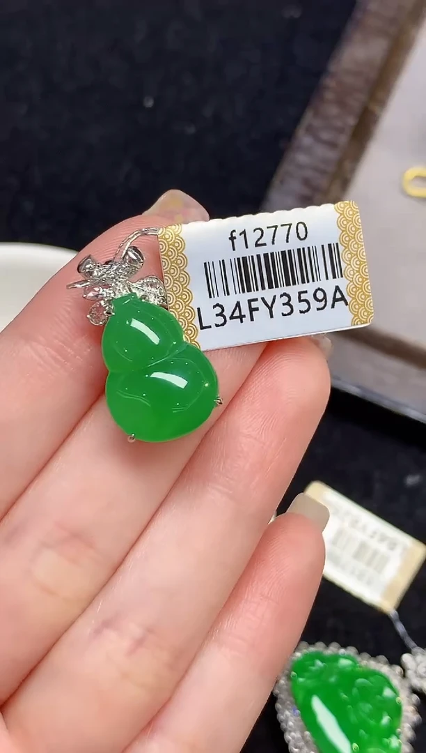 吊坠(不含链)18K金镶嵌翡翠多样性发其一