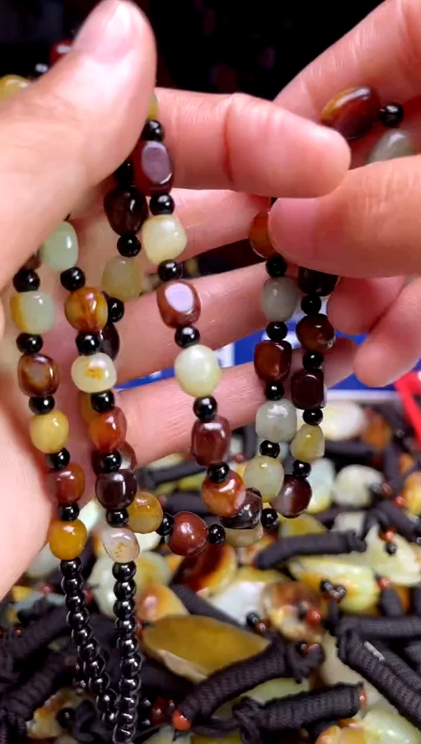 和田玉未镶嵌颈饰1