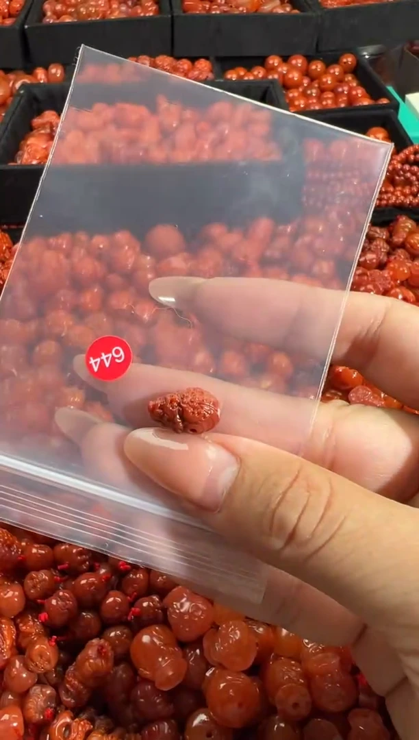 南红玛瑙未镶嵌颈饰1