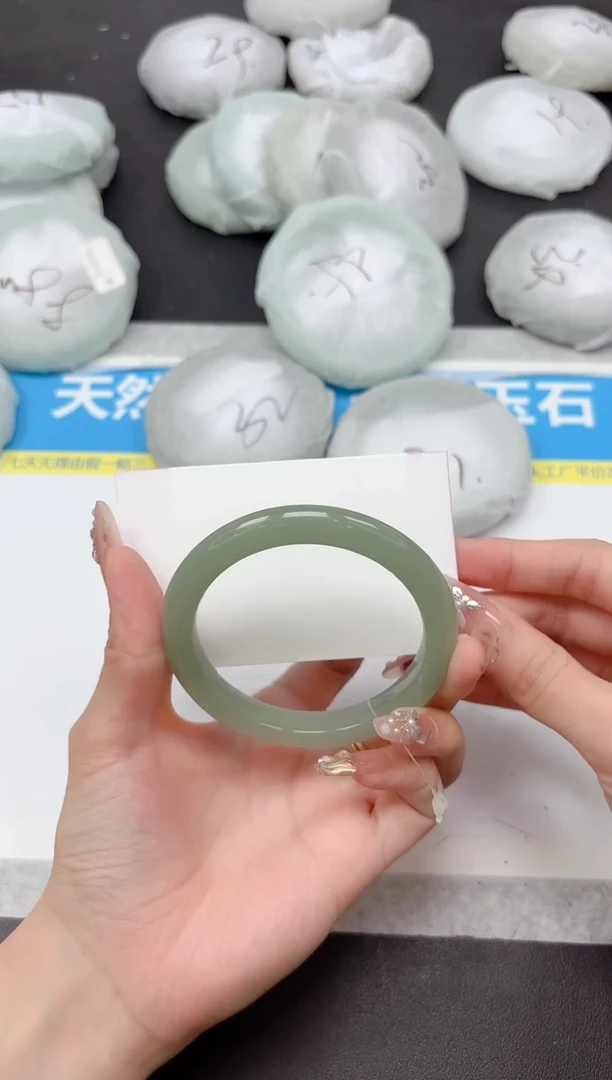 未镶嵌手镯石英质玉255-56.6