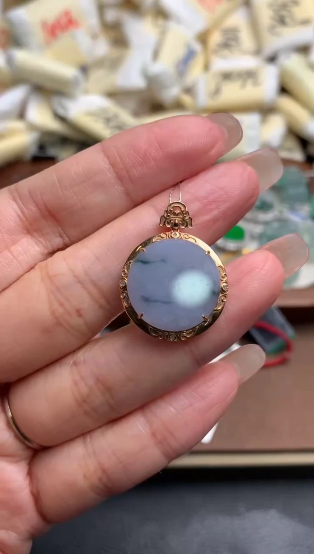 18K金镶嵌挂件翡翠一