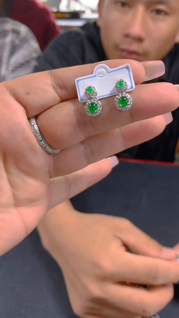 【闪购商品】翡翠耳饰未镶嵌0213084376多样性发其一