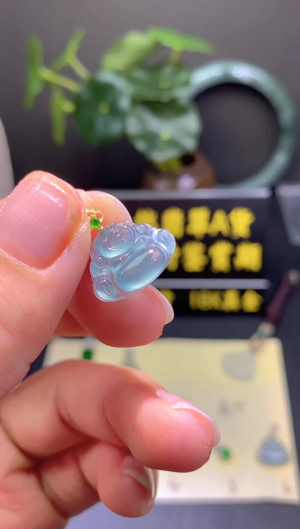 翡翠18K金镶嵌颈饰翡翠吊坠