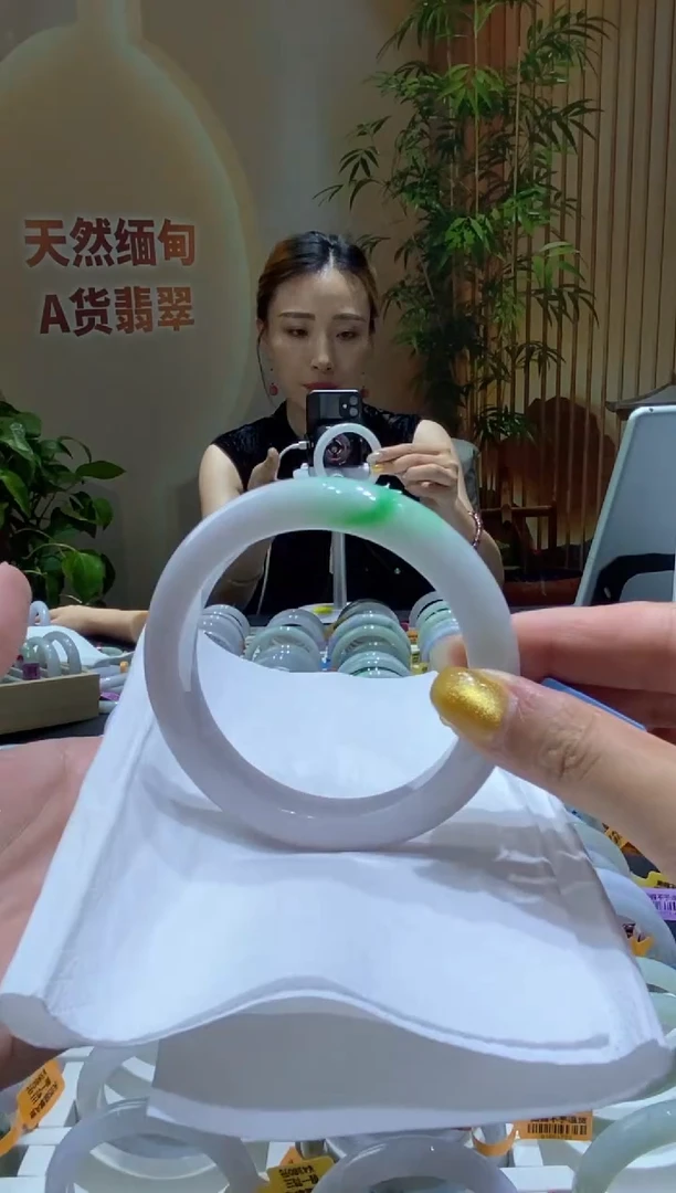 翡翠手镯未镶嵌000026131