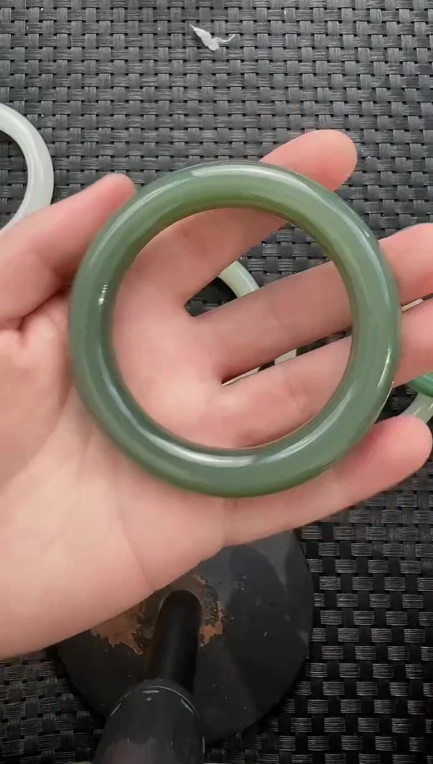 颈饰未镶嵌和田玉碧玉鸭蛋青手镯圈口56-61