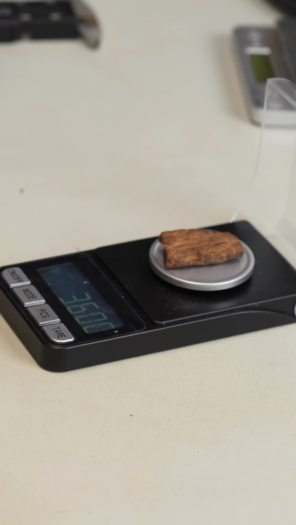 沉香沉香碎屑沉水富森红土3.6g