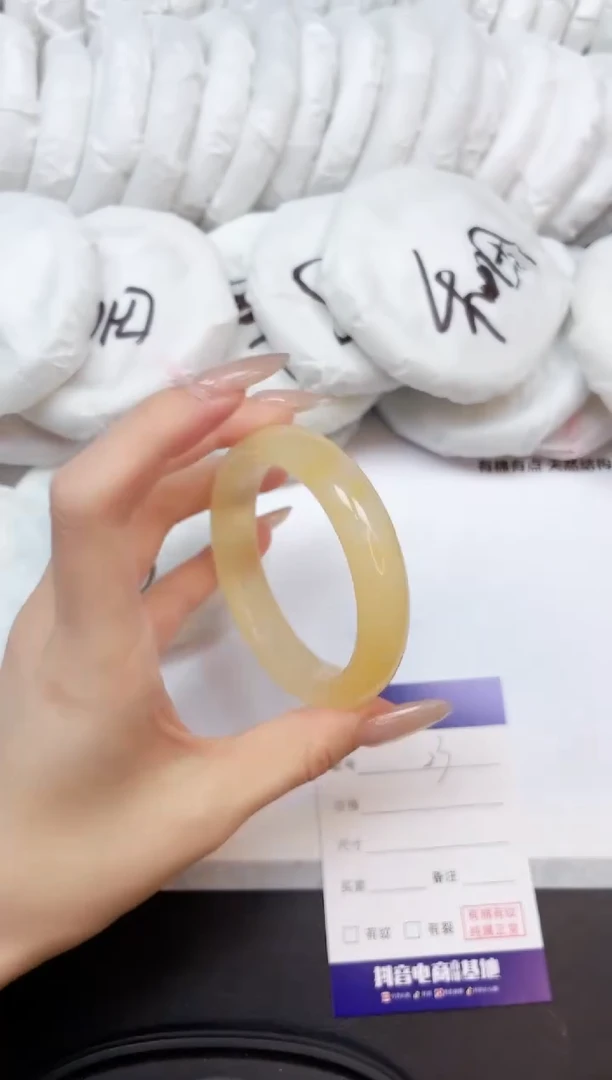 石英质玉手镯未镶嵌10K23-58