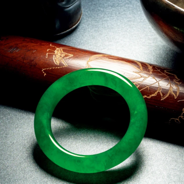 精美女款时尚百搭冰透手镯