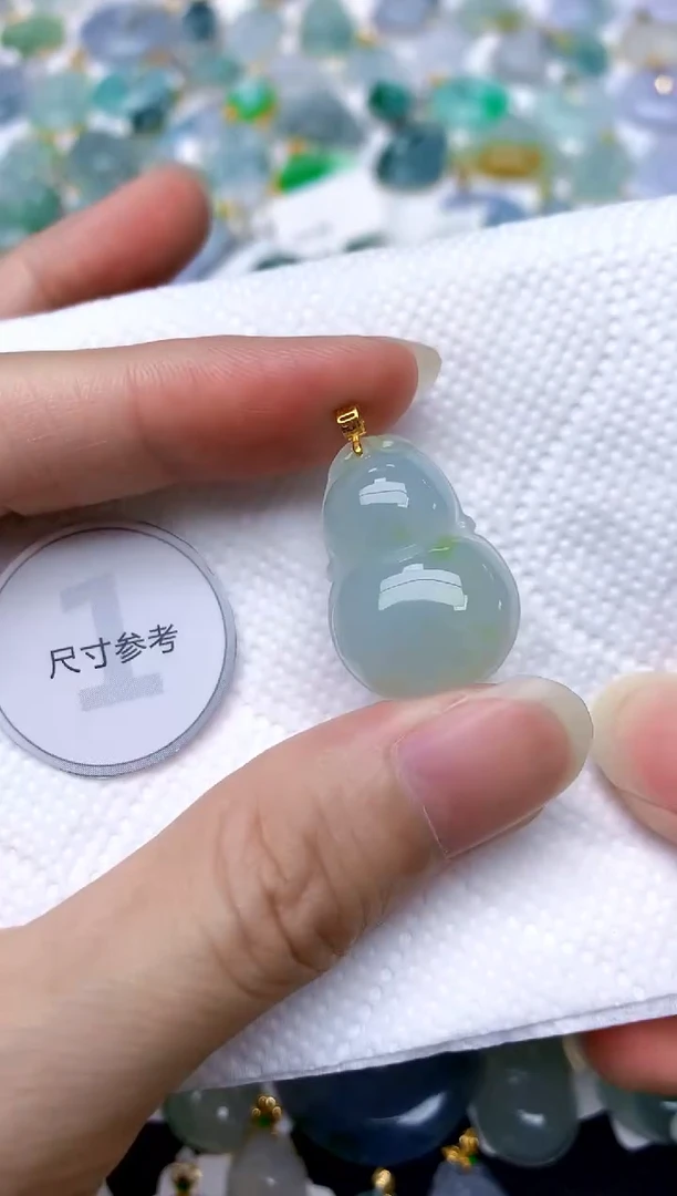 颈饰18K金镶嵌翡翠天然A货翡翠