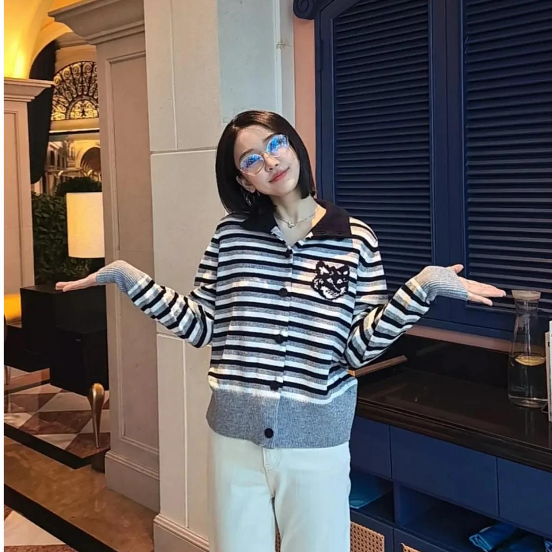 Aixiaomei/爱小美【狐狸毛衣】高领针织单排扣条纹开衫SY-2798