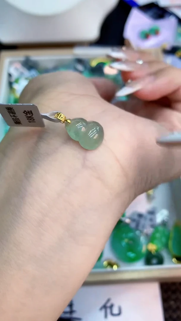翡翠18K金镶嵌吊坠(不含链)1
