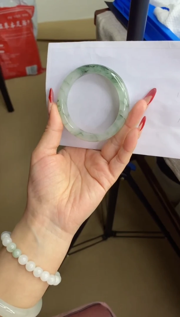 【闪购商品】石英质玉手镯未镶嵌v33