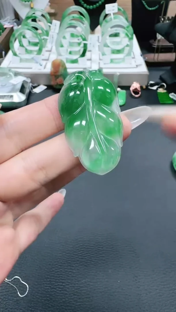 未镶嵌1石英质玉（非洲翠）/1112