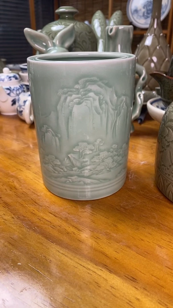 笔筒青瓷山水纹笔筒