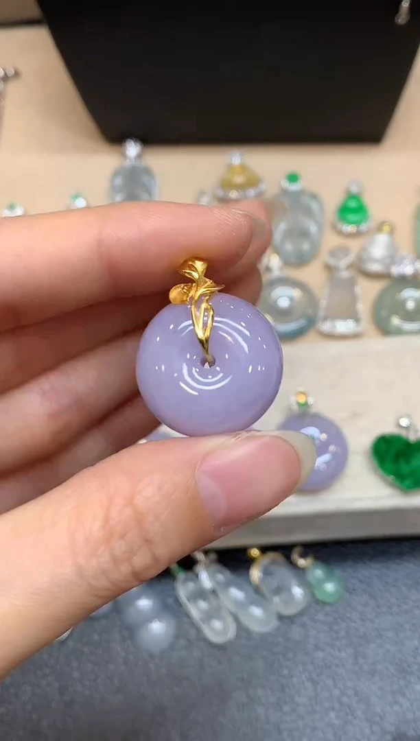 颈饰18K金镶嵌翡翠平安扣【无服务费