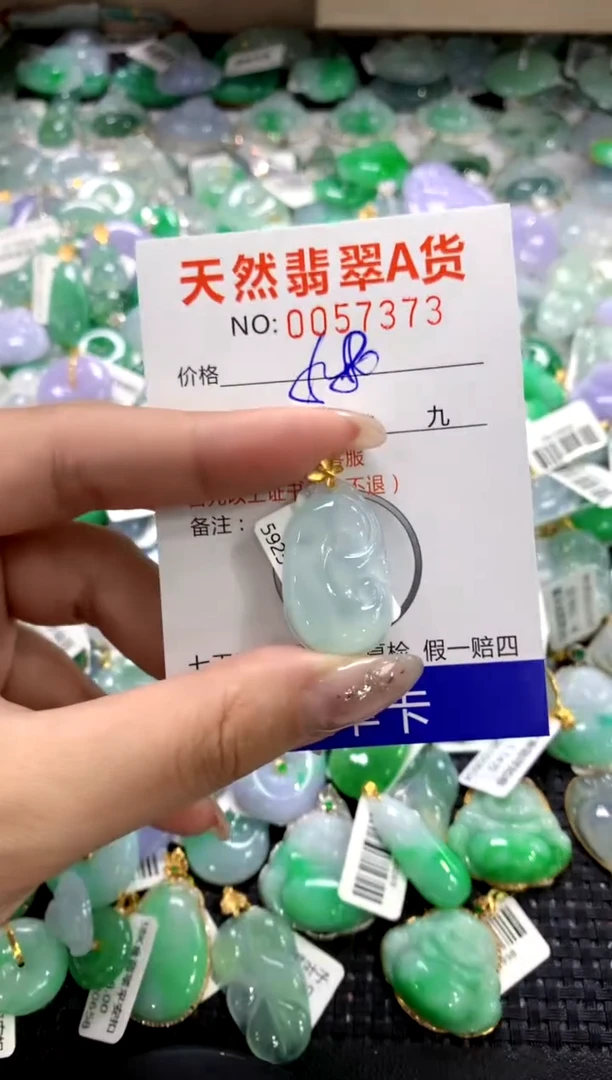 颈饰18K金镶嵌翡翠1111111111111111