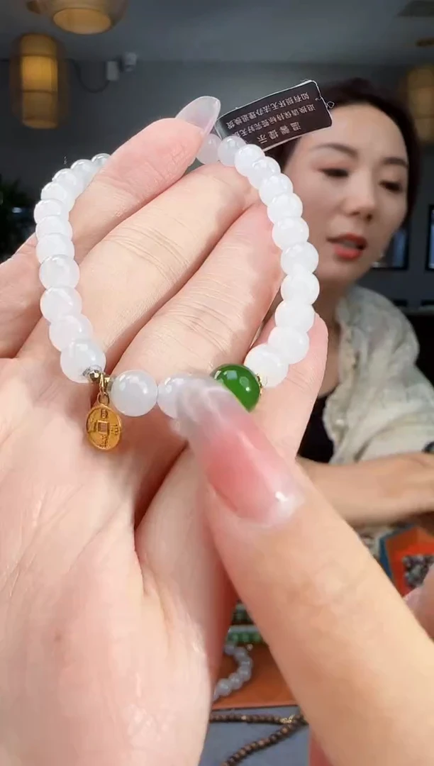 18K金镶嵌手链和田玉1