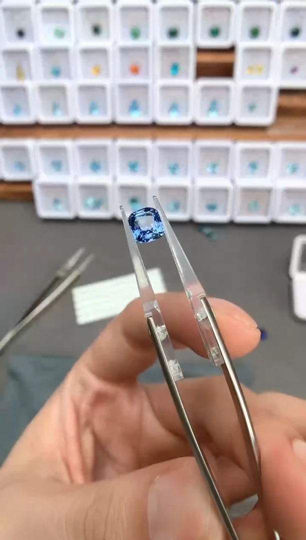 未镶嵌裸石定制蓝宝石奈**?2.59ct 无烧矢车菊