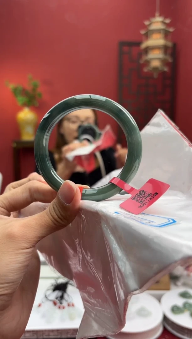 未镶嵌手镯（圆镯）翡翠翡翠手镯