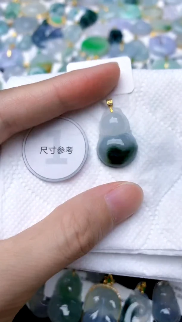 颈饰18K金镶嵌翡翠天然A货翡翠