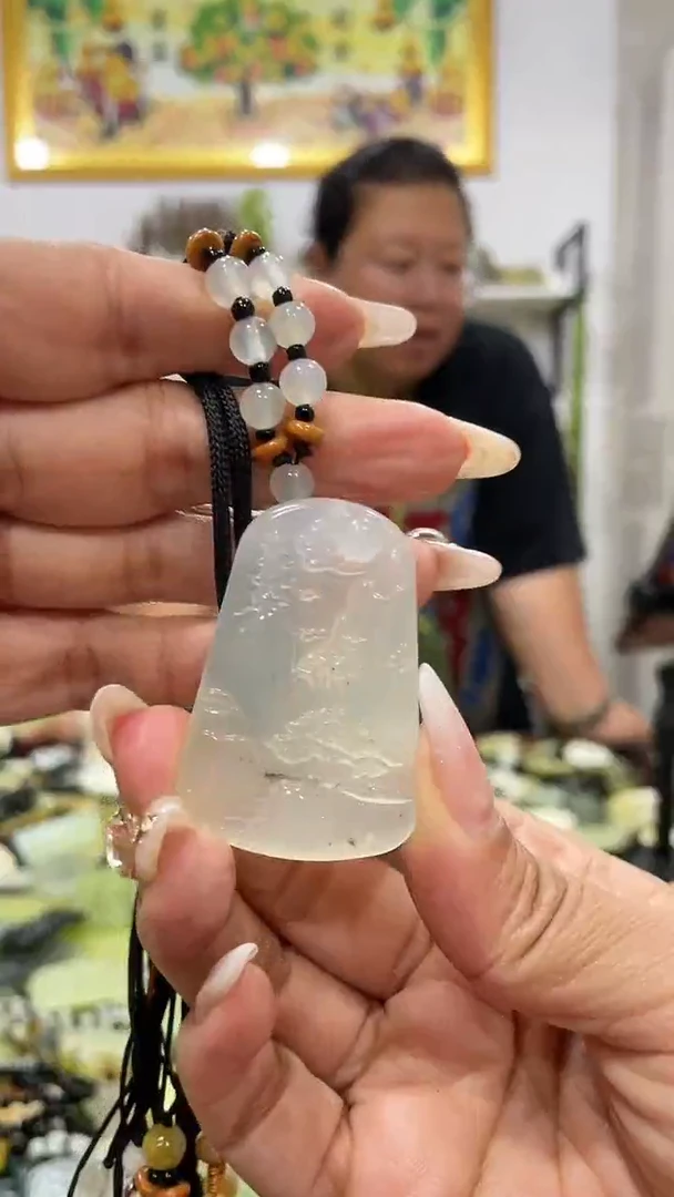 岫玉未镶嵌吊坠