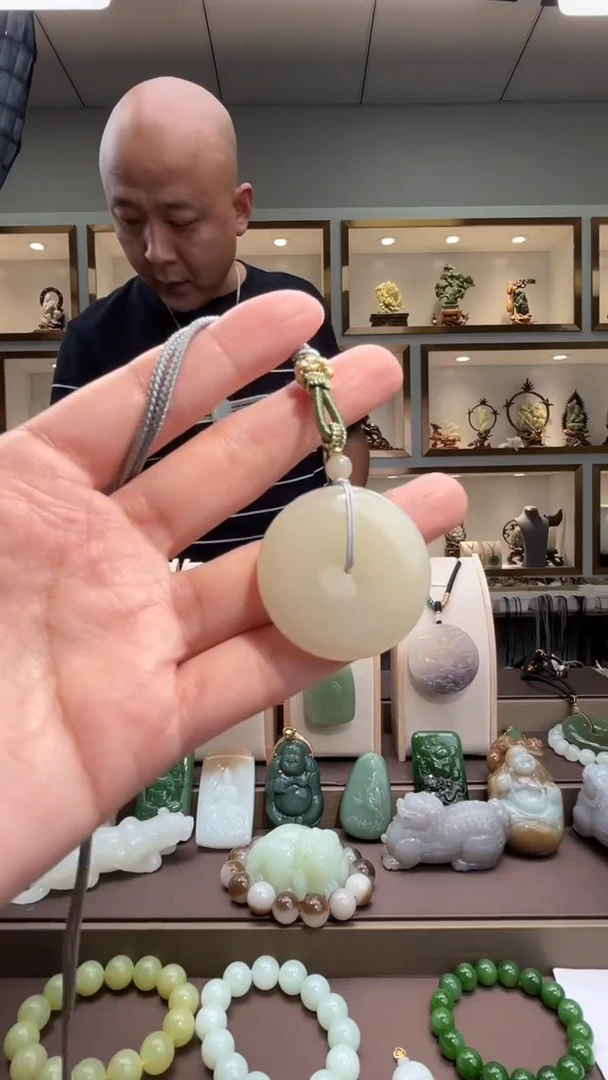 颈饰未镶嵌和田玉苏