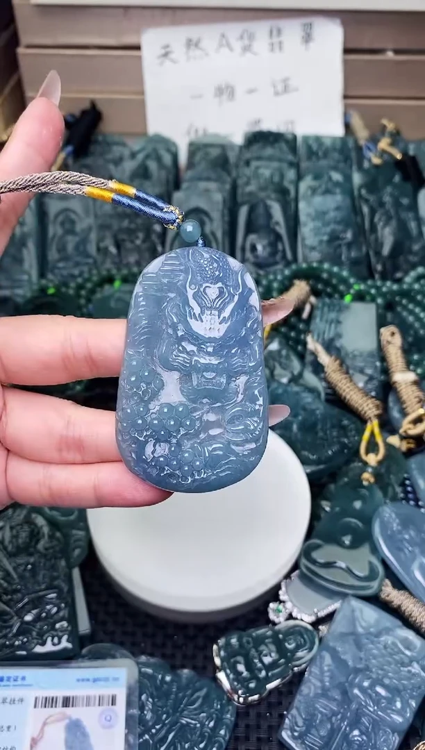 颈饰未镶嵌翡翠