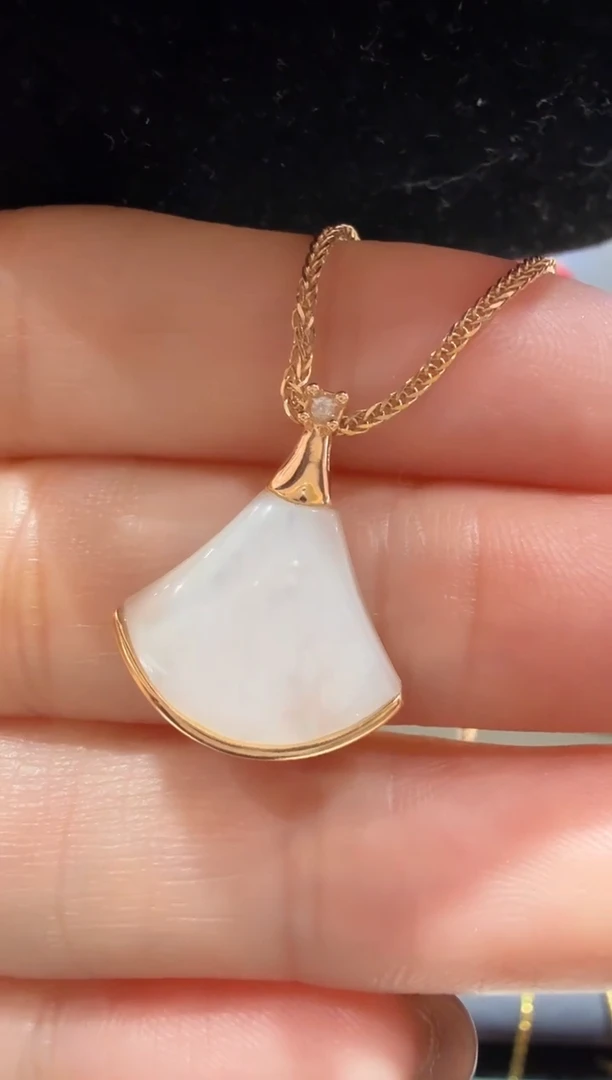 18K金镶嵌贝壳（贝母）吊坠（不含链）白裙吊坠