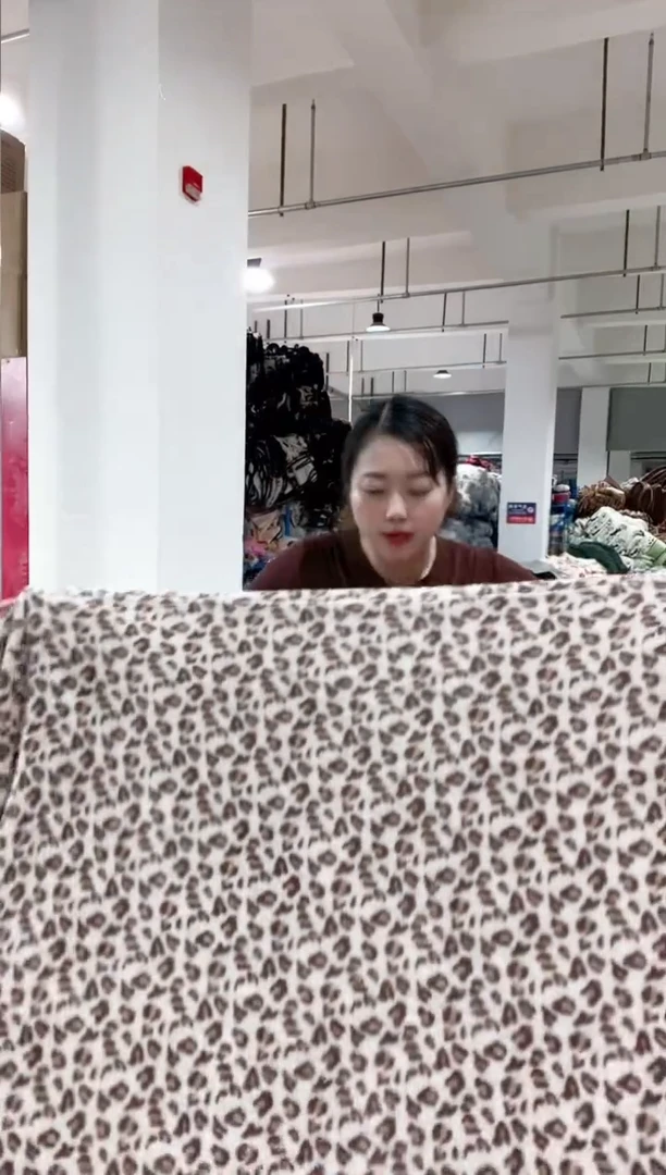 牛奶绒浅咖色豹纹