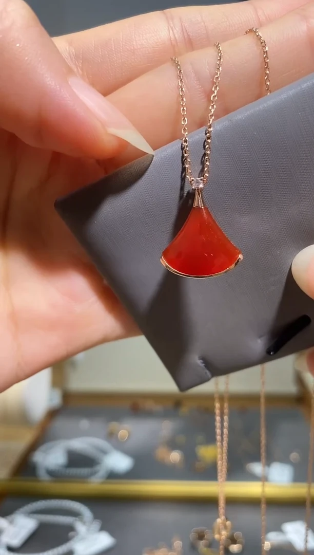 18K金镶嵌项链玛瑙/玉髓项链