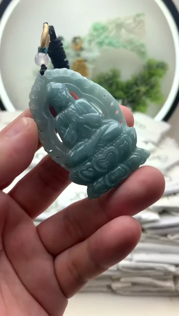 颈饰未镶嵌翡翠大日如来