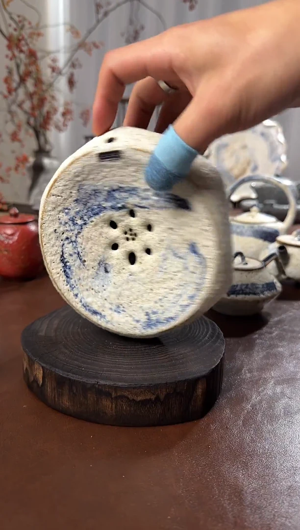 粉引蓄水壶承