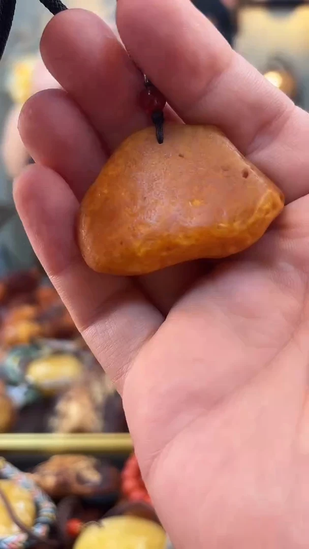 未镶嵌颈饰琥珀吊坠