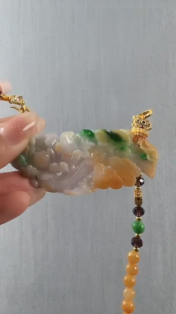 颈饰未镶嵌翡翠蝶恋花