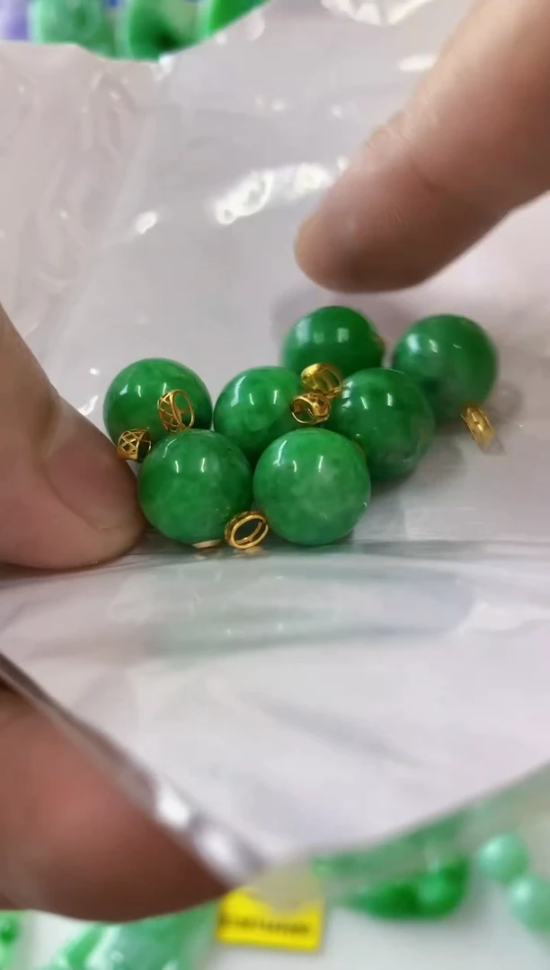 翡翠18K金镶嵌吊坠(不含链)多样性发货其中一件