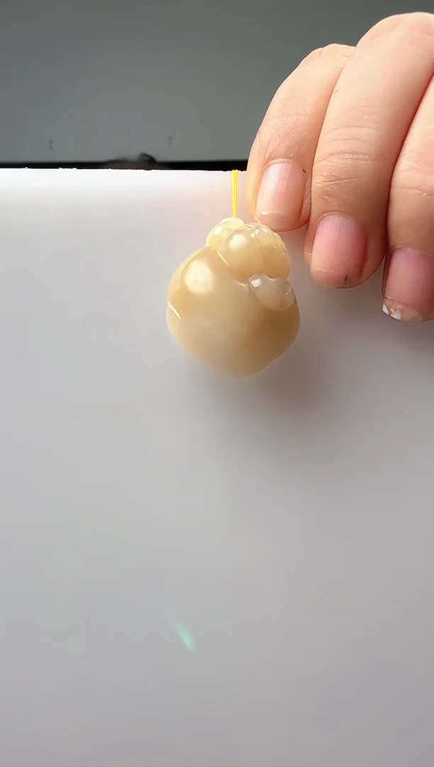 颈饰未镶嵌和田玉吊坠
