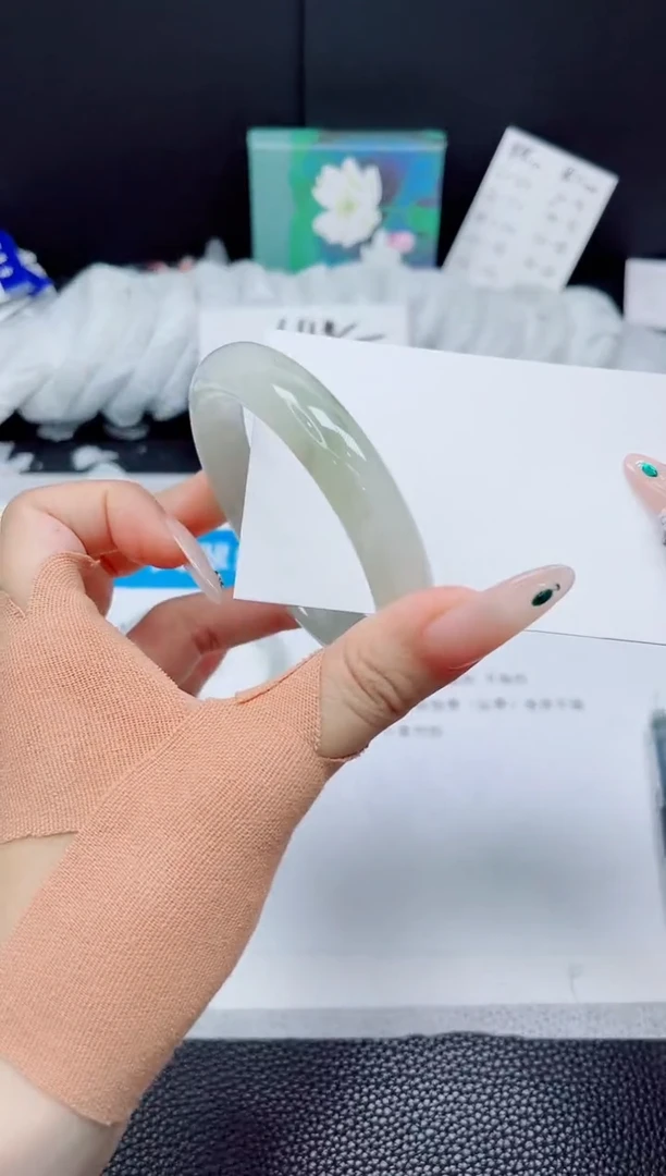 石英质玉手镯未镶嵌216-58