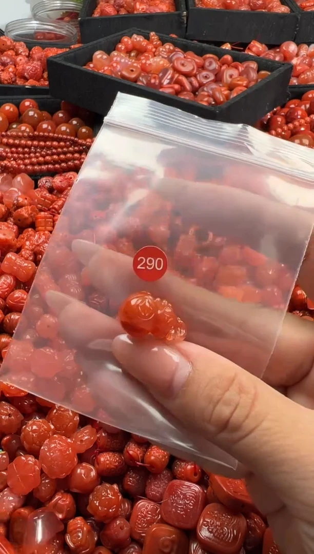 南红玛瑙未镶嵌颈饰1