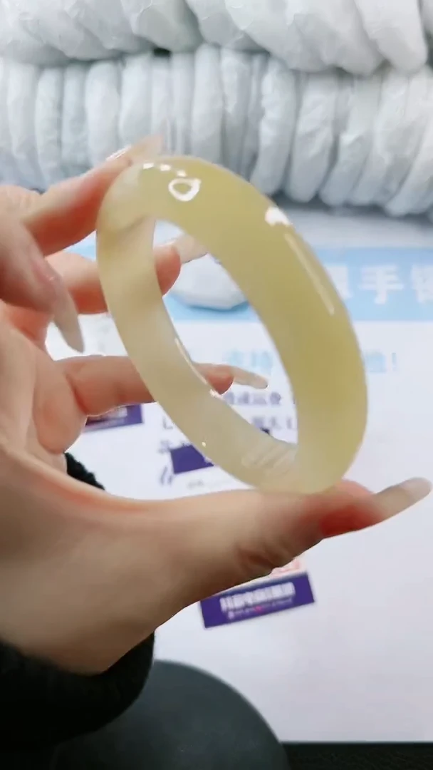 【闪购商品】石英质玉手镯未镶嵌多样性发货L528