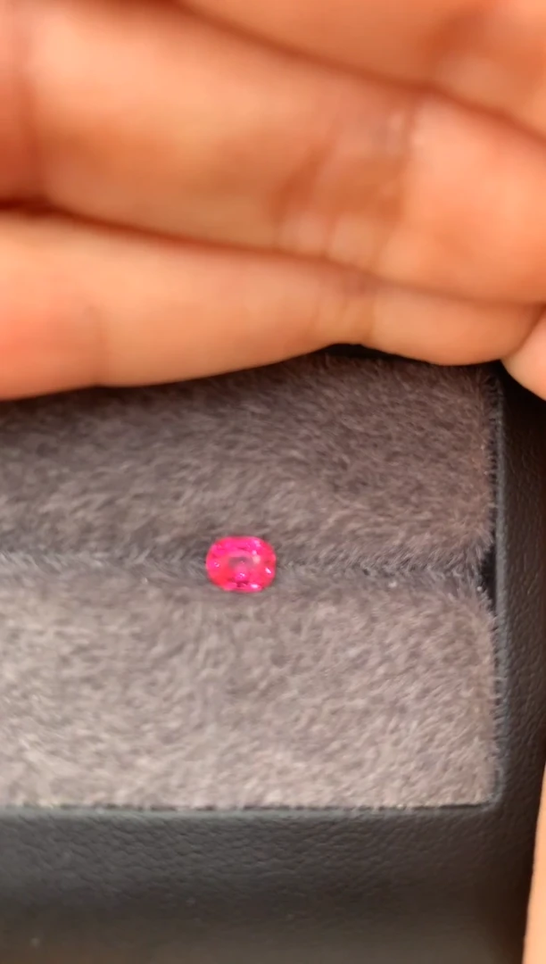 未镶嵌裸石定制尖晶石枕型 粉绝地 0.53ct