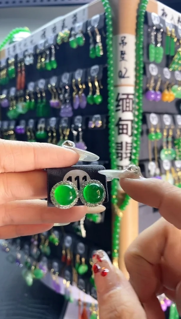 【闪购商品】翡翠耳饰银S925镶嵌111...