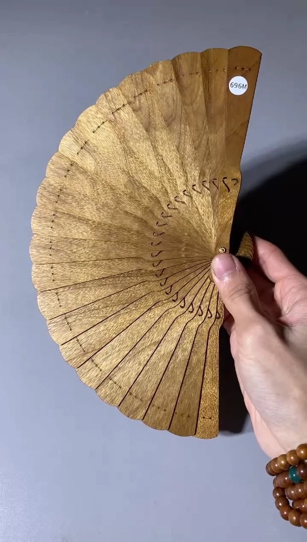 【闪购商品】金丝楠木雕696号15cm金丝楠木小叶桢楠扇子