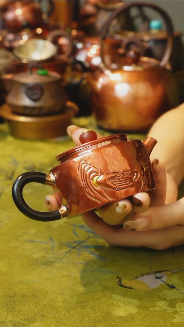 纯紫铜平肩浮雕元宝泡茶壶