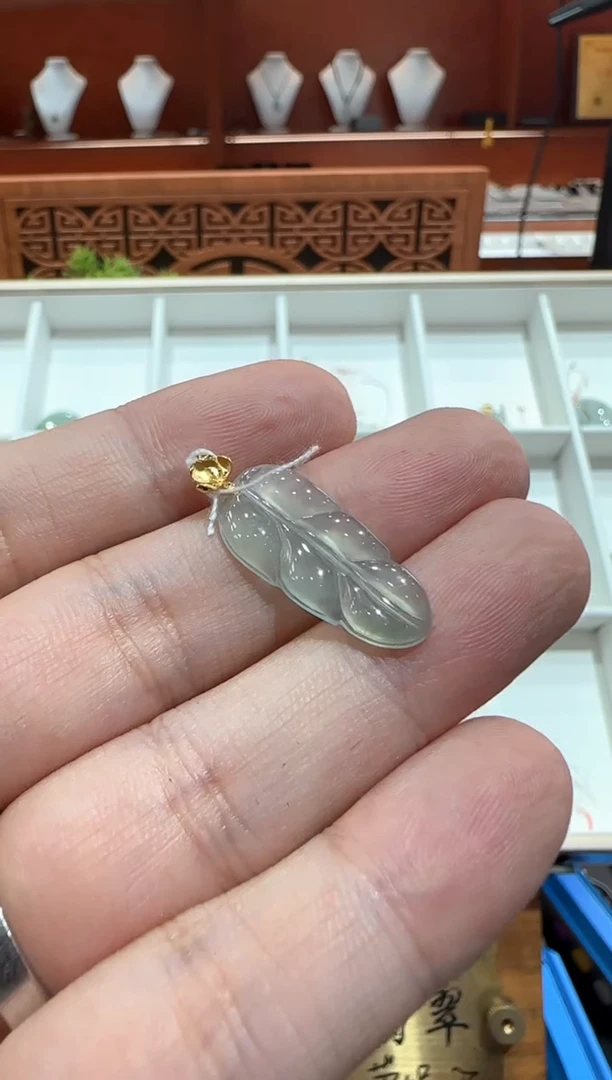 翡翠挂件18K金镶嵌A货翡翠多样性