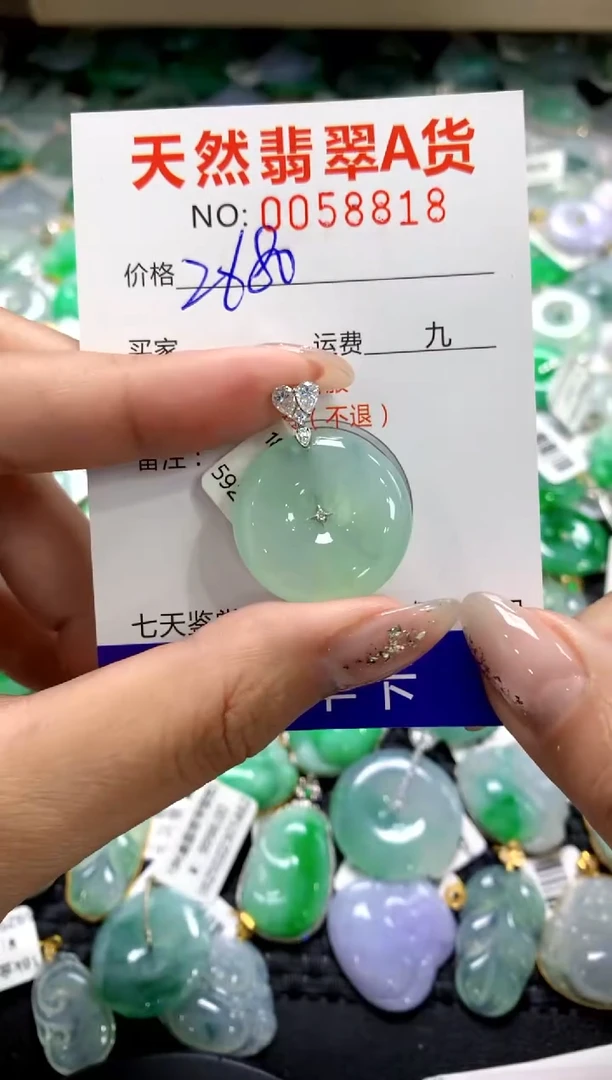 颈饰18K金镶嵌翡翠1111111111111111