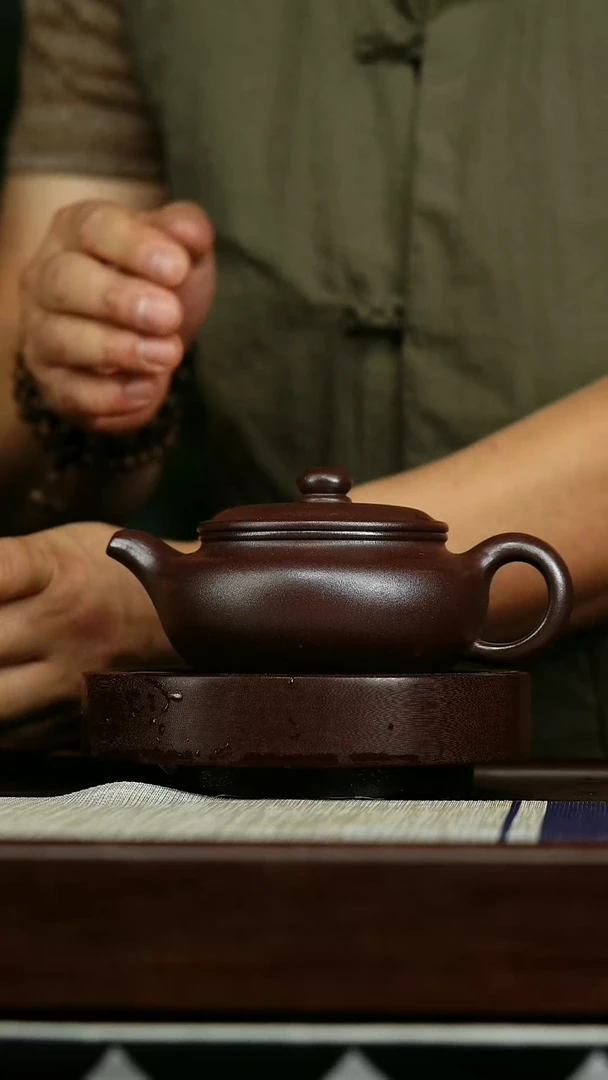 茶壶紫砂m67石红扁腹壶