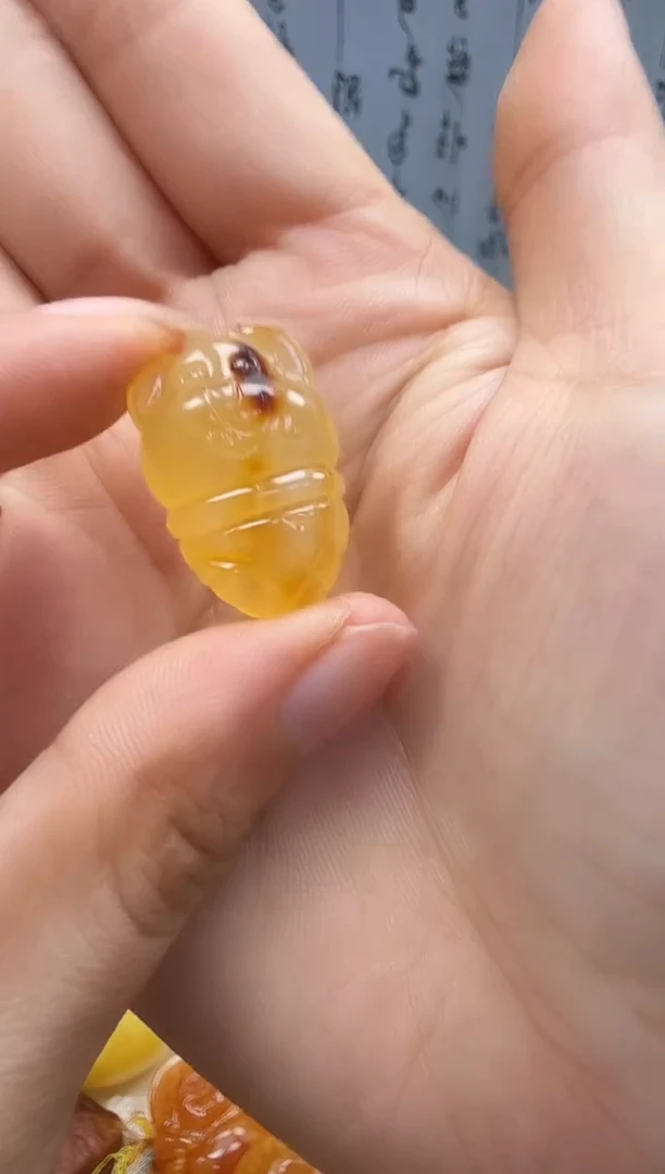 裸石琥珀未镶嵌如图