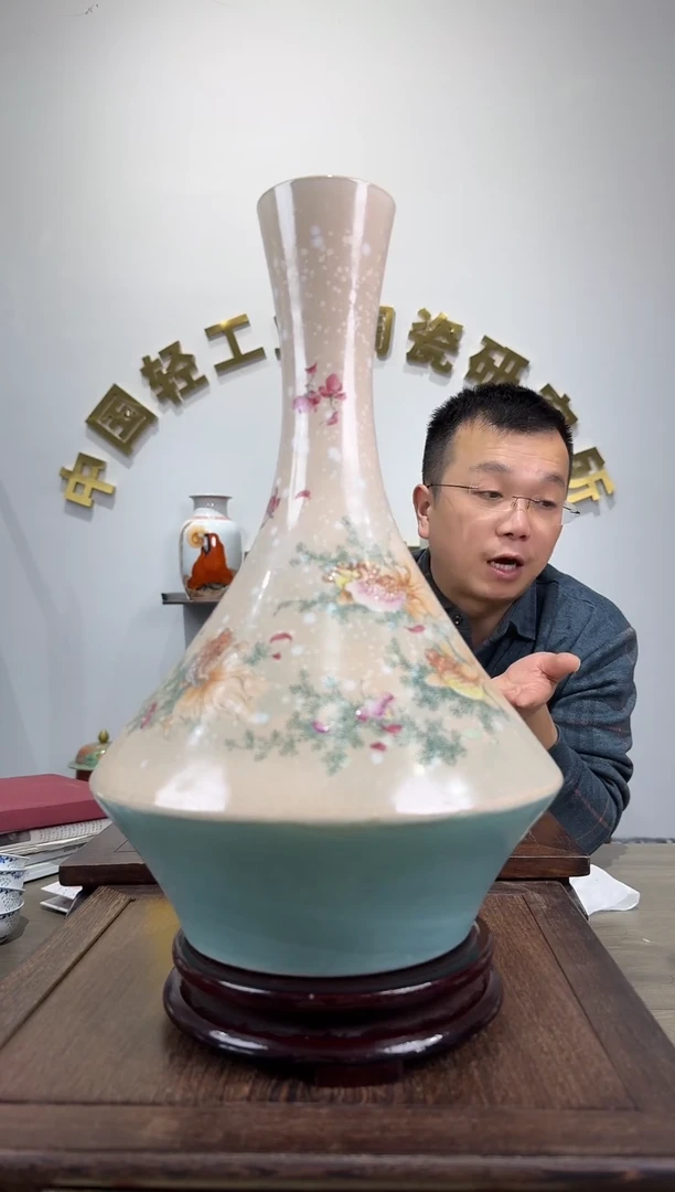 景德镇精美陶瓷鱼瓶