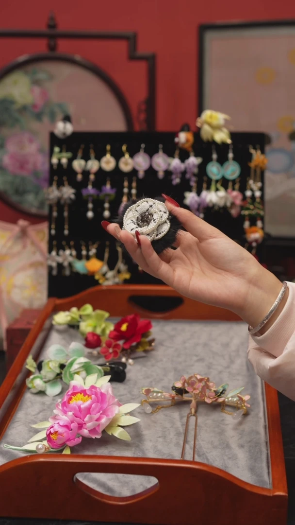 刺绣非遗绒花苏绣饰品